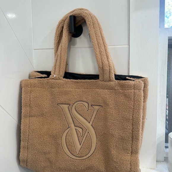 VICTORIA’s SECRET NWT sherpa tote - Picture 8 of 10